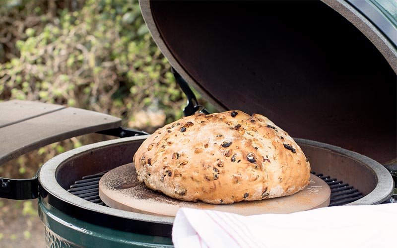 Durum bread with cranberries and nuts in the big green egg