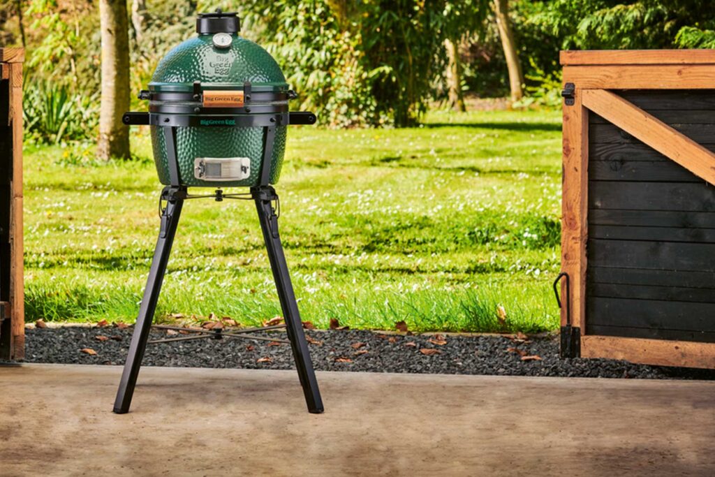 Big Green Egg MiniMax in a modern garden