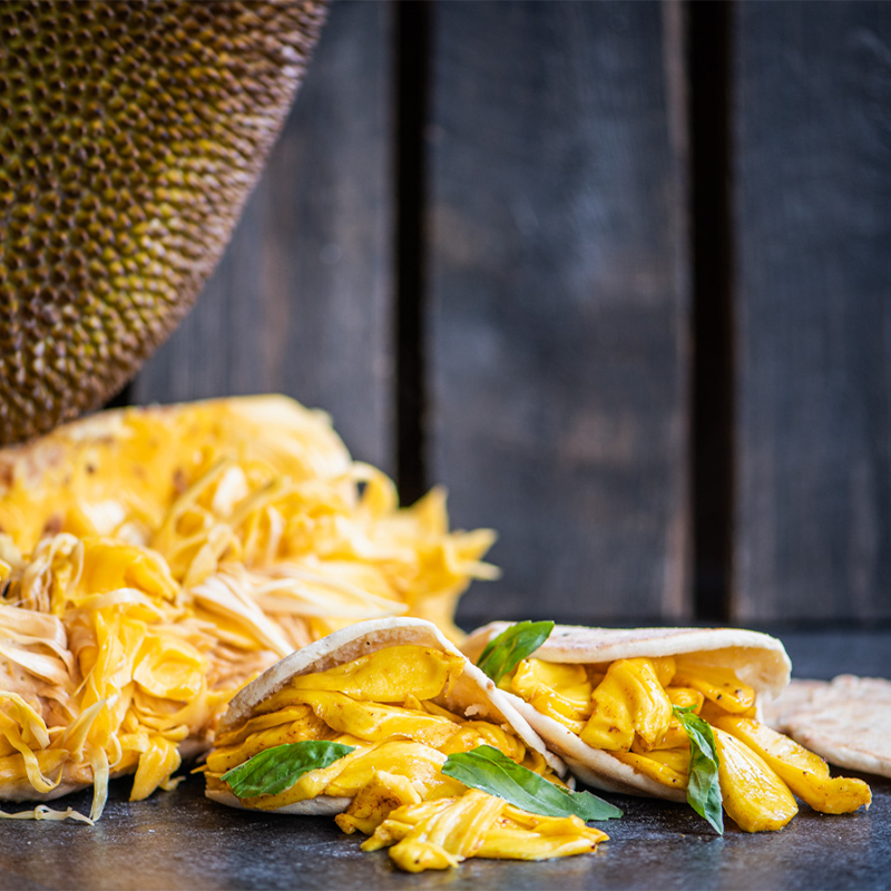 Trhané jackfruit „mäso” v žemli