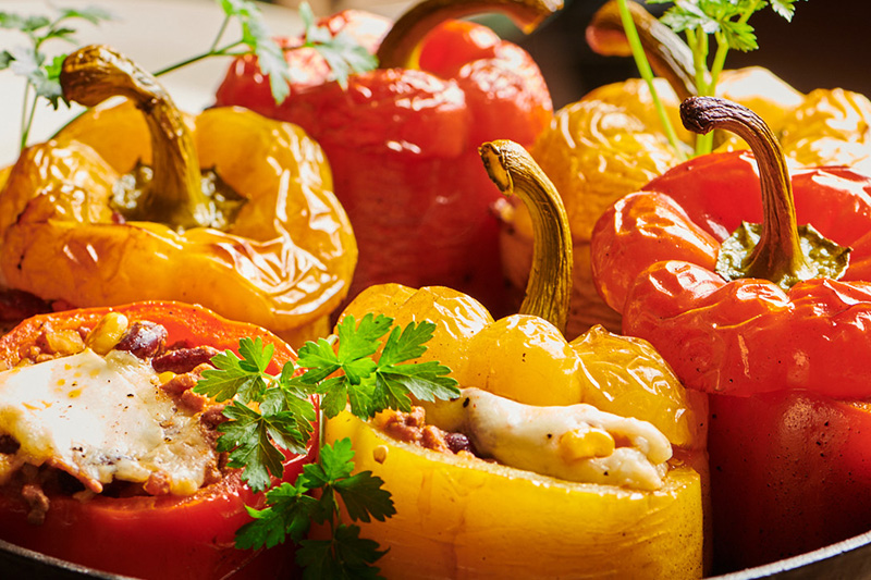 Gevulde paprika’s met gehakt en groenten van de Big Green Egg