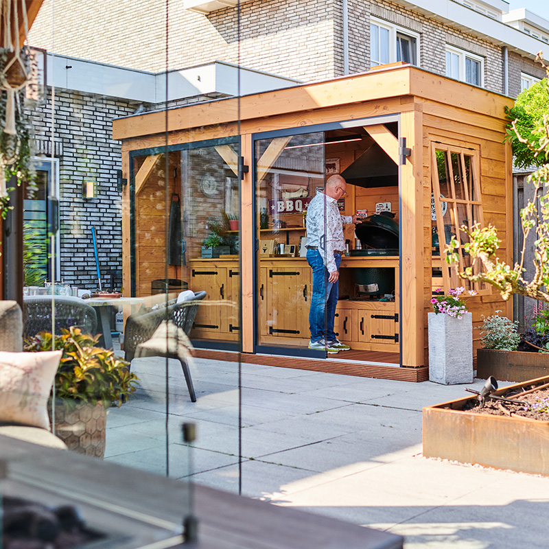 Big Green Egg Kamado in een buitenkeuken