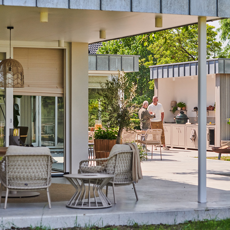 Big Green Egg Kamado in een buitenkeuken