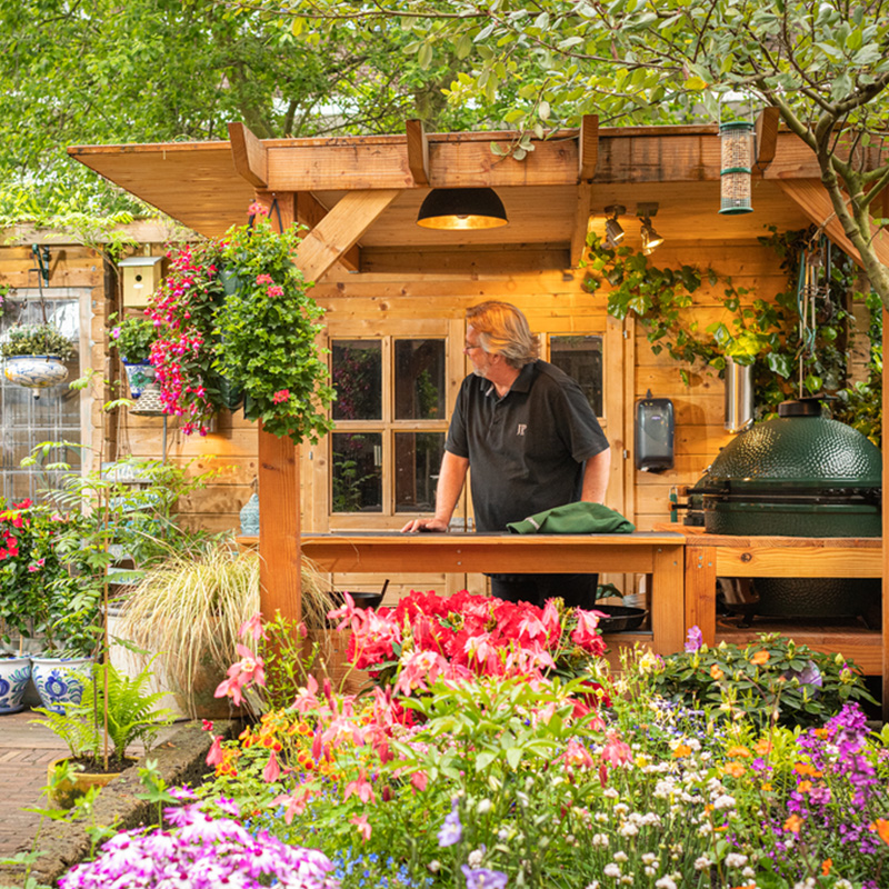 Big Green Egg Kamado in een buitenkeuken