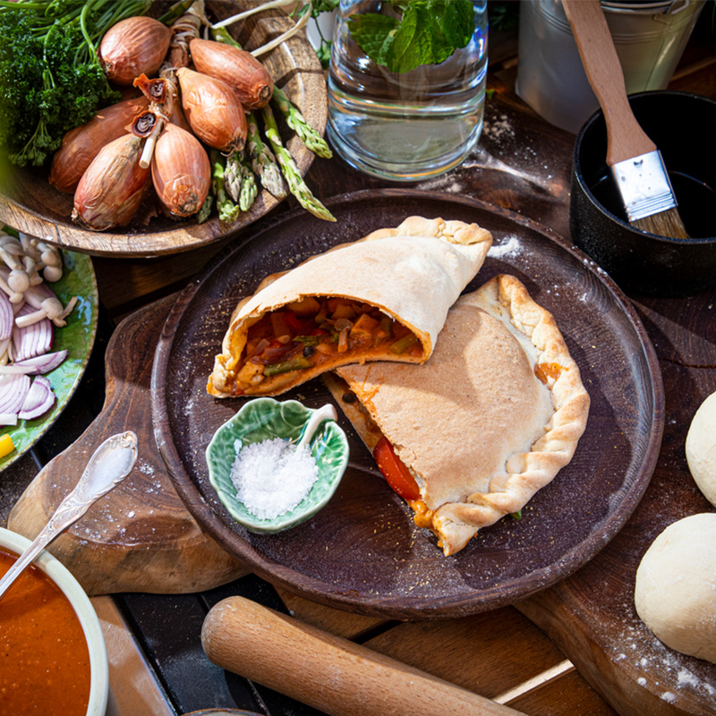 Calzone mit geräuchertem Halloumi vom Big Green Egg
