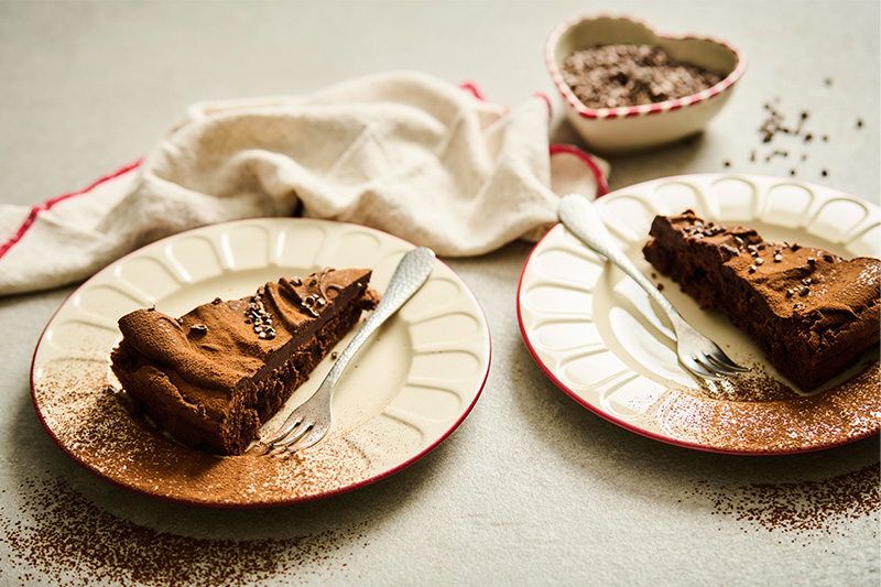 Wil je tijdens speciale momenten iets speciaals van de Big Green Egg serveren? Steek de houtskool in je kamado aan om deze heerlijke moelleux van chocolade te maken.