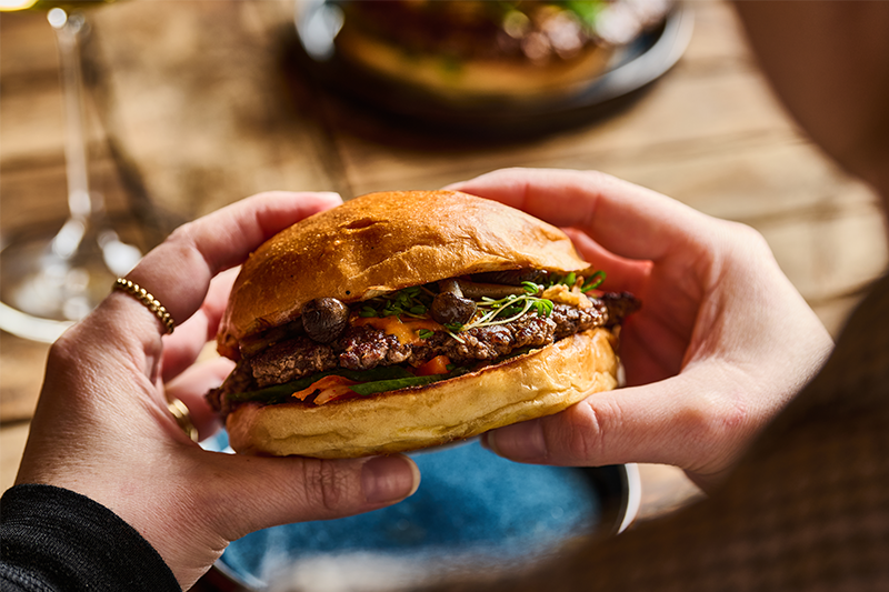 Smash burgers from the Big Green Egg? Check out this recipe for a Korean BBQ smash burger, packed with flavours from Asian cuisine.