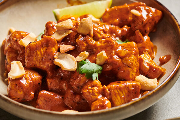 Ontdek de heerlijke smaak van butter chicken van de Big Green Egg. Een smaakvol gerecht uit de Indiase keuken dat lekker snel klaar is.